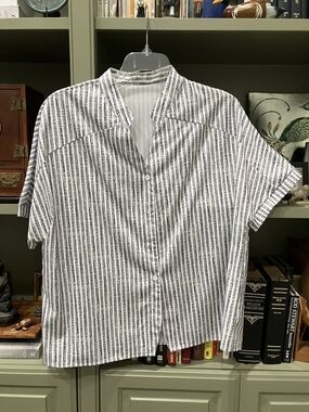 Black White Striped Text Print Top XXL Button Front Short Sleeve